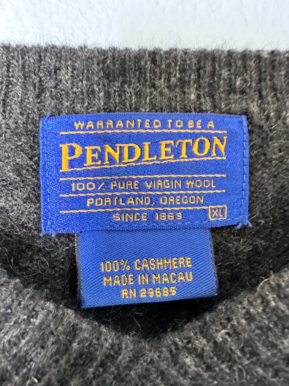 Pendleton Cashmere Gray V Neck Men's Pullover Sweater XL - Picture 2 of 4